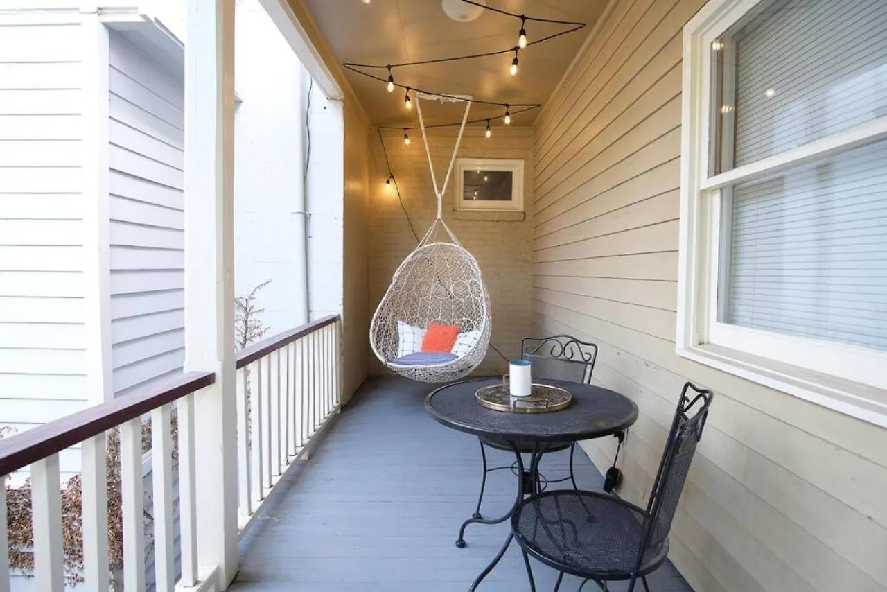 Semesterbostad Carriage House On Chatham Sq Savannah